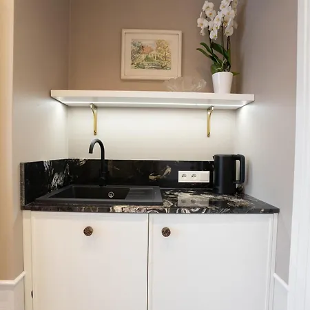 Avanti Aparthotel 4*