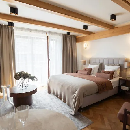 Avanti Aparthotel 4*