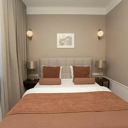 Avanti Aparthotel 4*