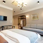 Avanti Aparthotel 3*