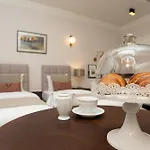 Avanti Aparthotel